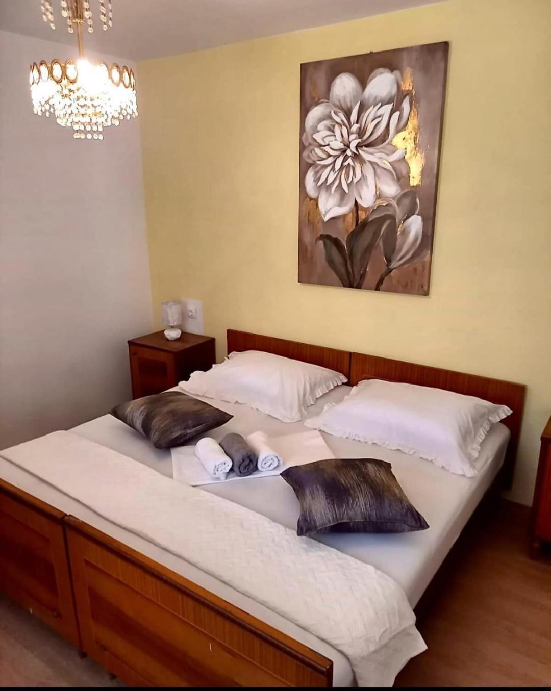 Ruzo Moja Apartament *